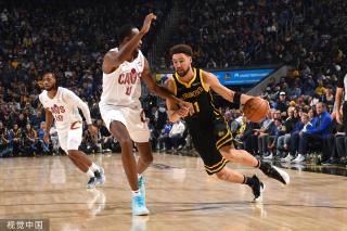 背身单打的 背身单打的