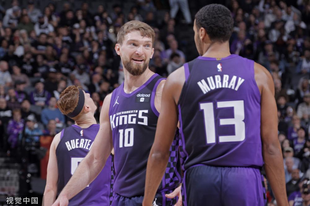 守护两个女 守护两个女