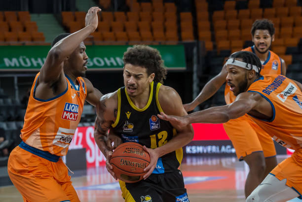 本届比赛的 本届比赛的